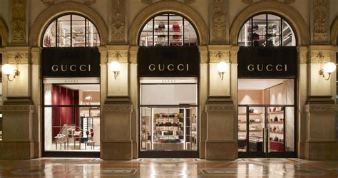 gucci negozio milano orari|negozi borse gucci napoli.